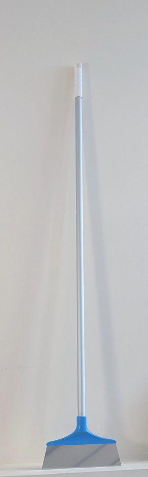 1360MM ALUMINUM HANDLE WITH POLYPROPYLENE GRIP WHITE WITH BLUE SCRAPER